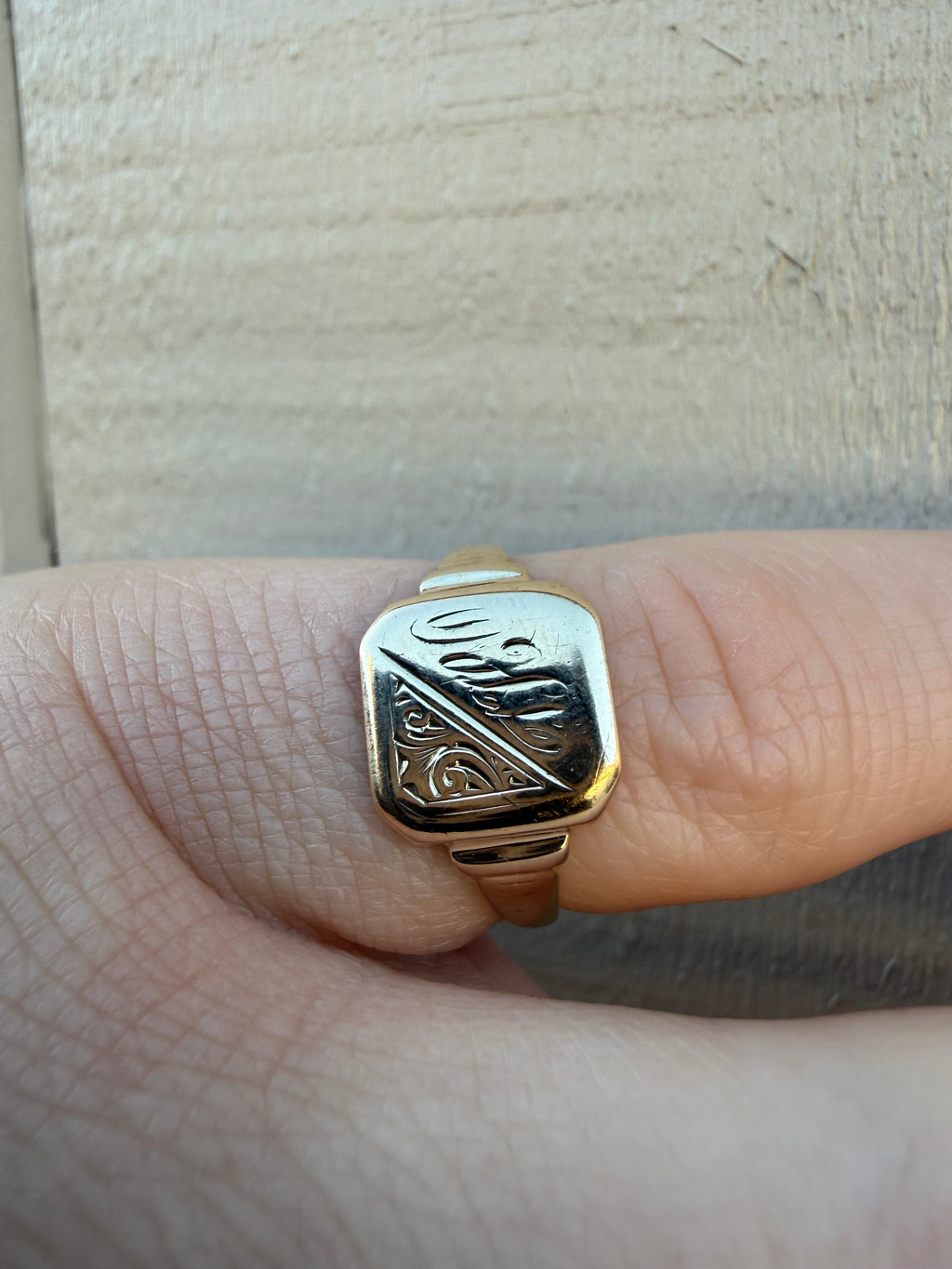 9ct Yellow Gold Signet Ring (1808)