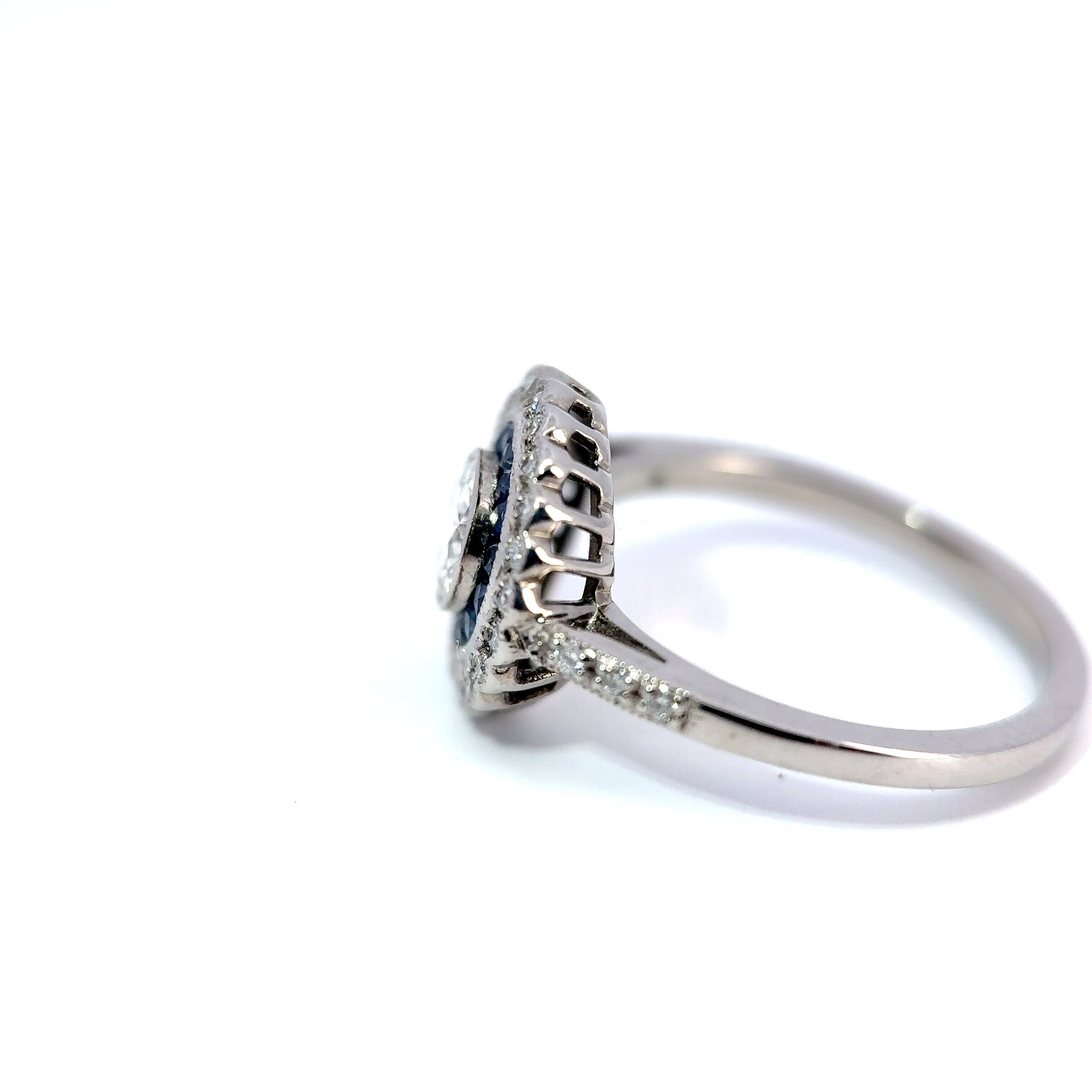 Vintage 18ct White Gold Sapphire & Diamond Target Ring