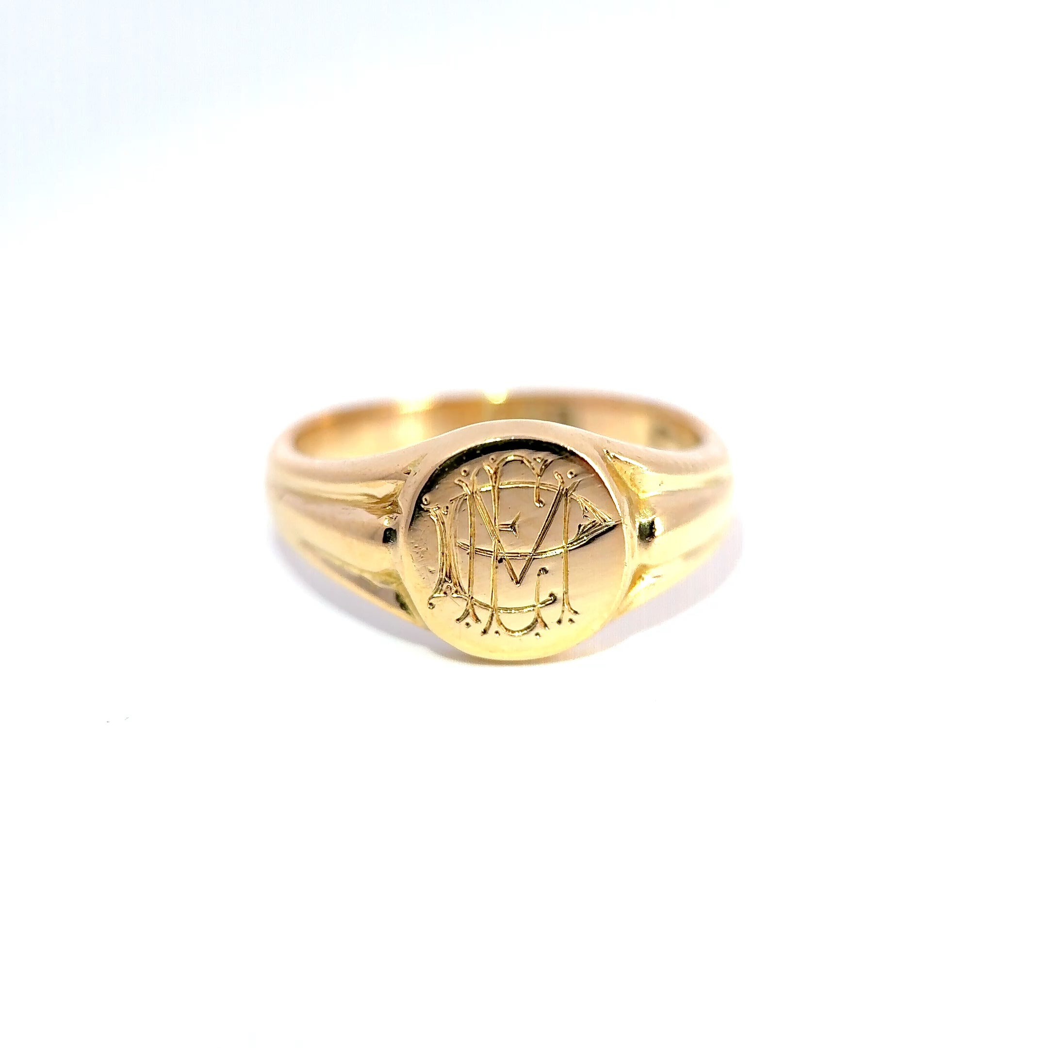 Vintage 18ct Yellow Gold Engraved Round Signet Ring