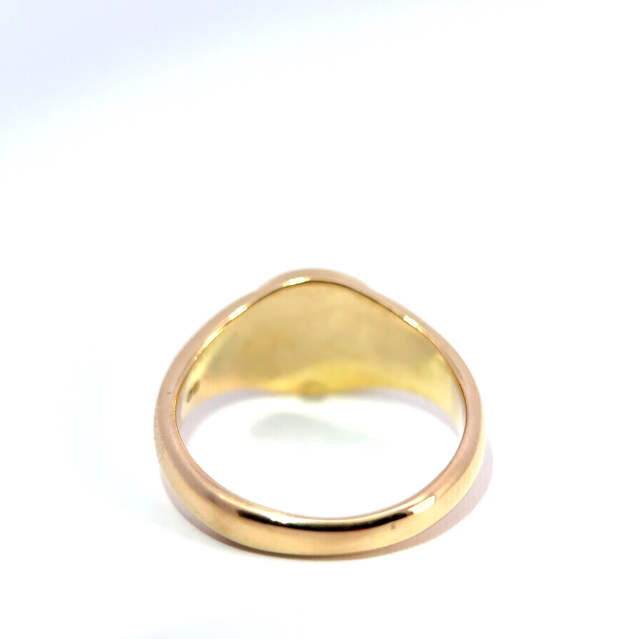 Vintage 18ct Yellow Gold Engraved Round Signet Ring