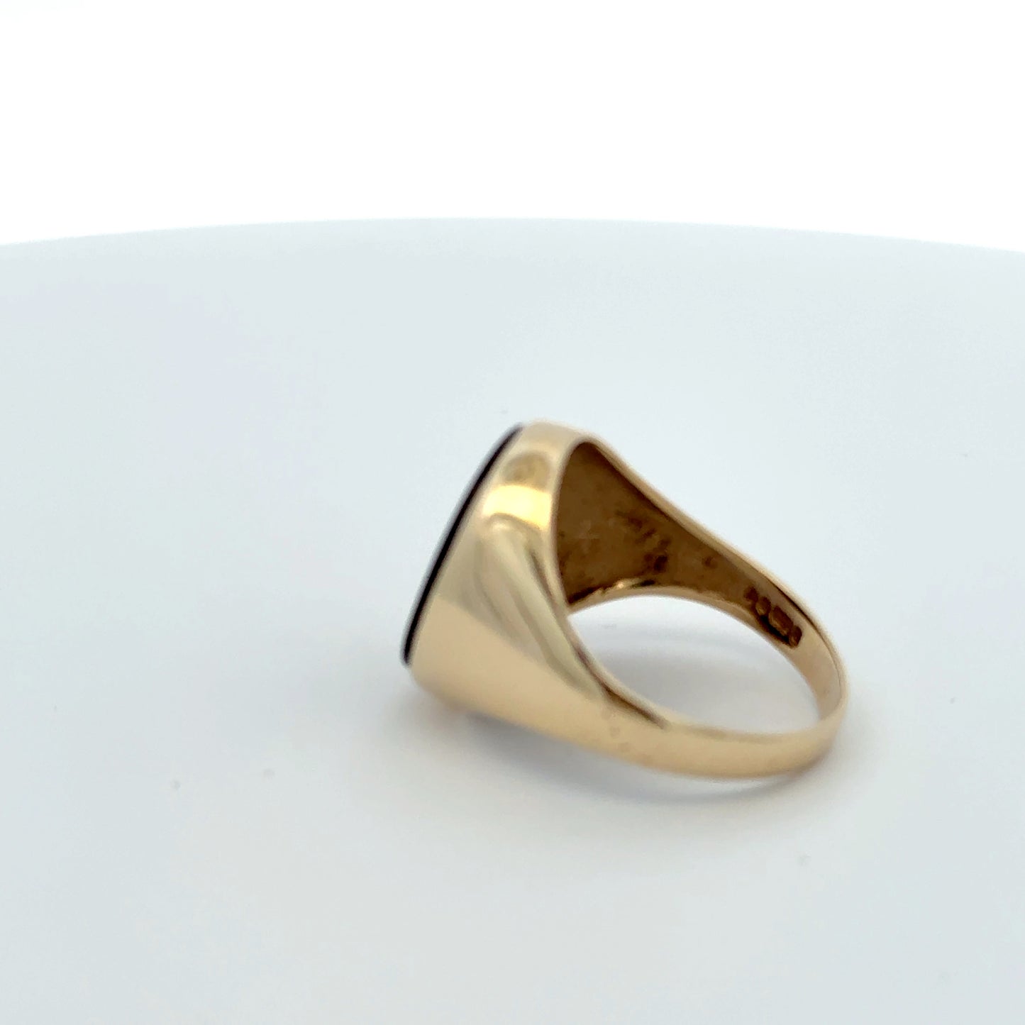 9ct Yellow Gold Oval Onyx Signet Ring