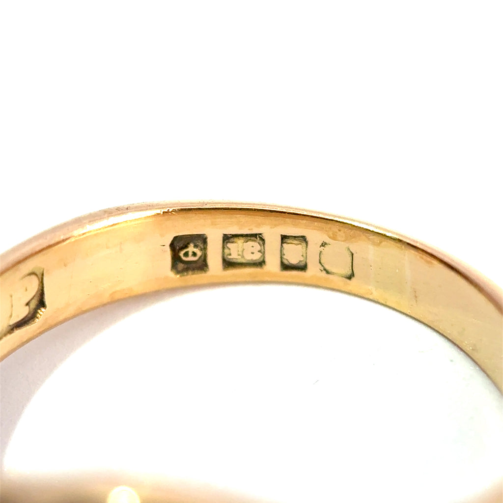 Vintage 18ct Yellow Gold Engraved Round Signet Ring