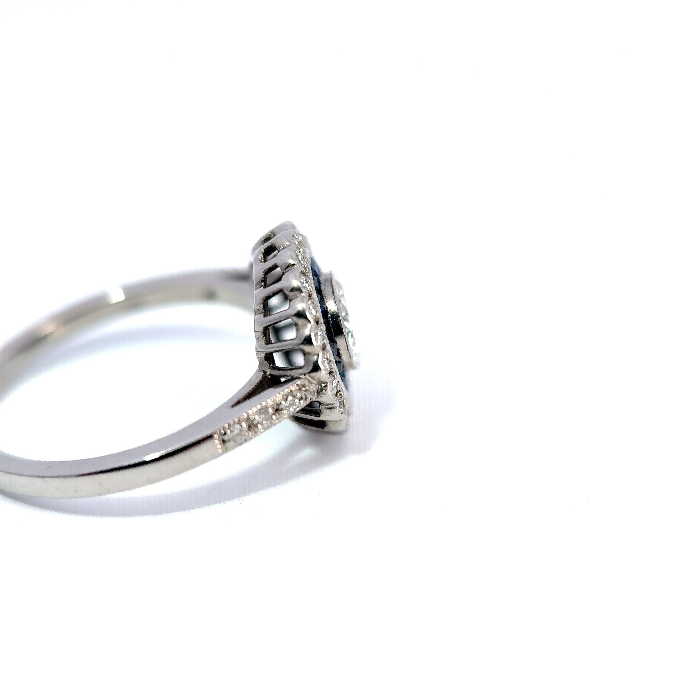 Vintage 18ct White Gold Sapphire & Diamond Target Ring