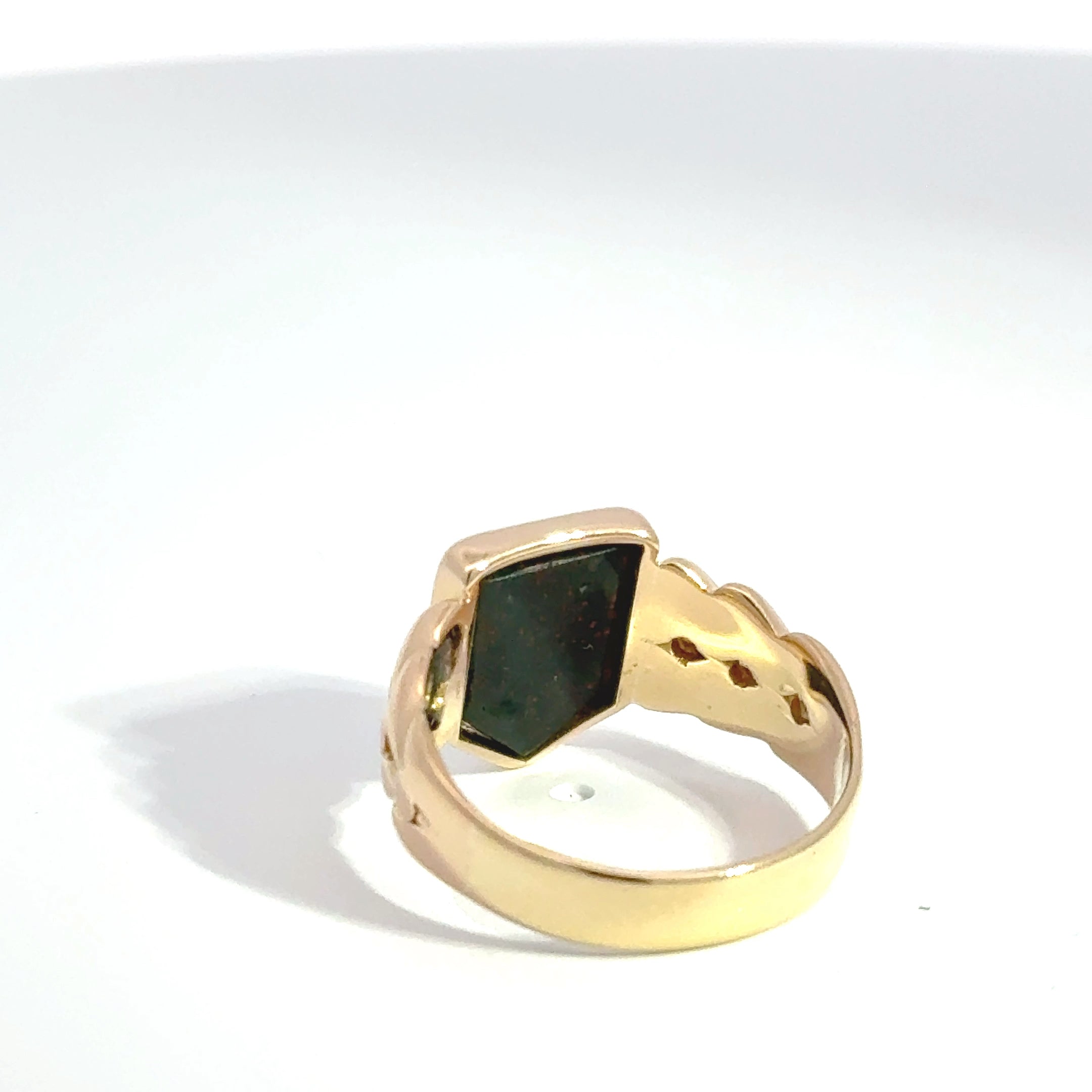 Antique 18ct Gold Shield Bloodstone Signet Ring