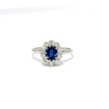 Anillo en racimo ovalado de zafiro y diamantes en platino