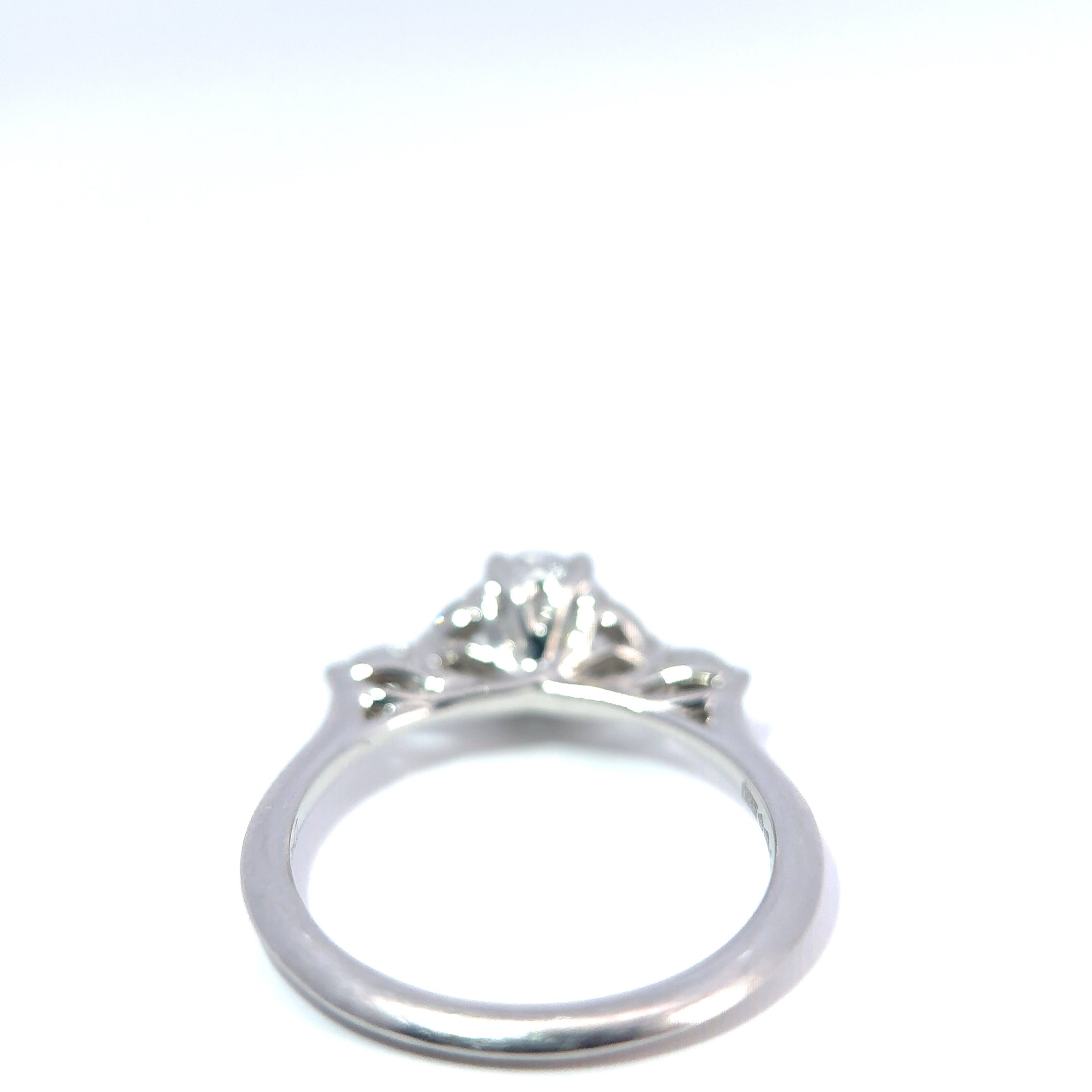 Platinring mit ovalem Diamanten und Marquise-Diamanten 0,60 Karat D/VS2