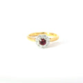 Anillo de oro amarillo de 18 quilates con rubí y diamantes en racimo