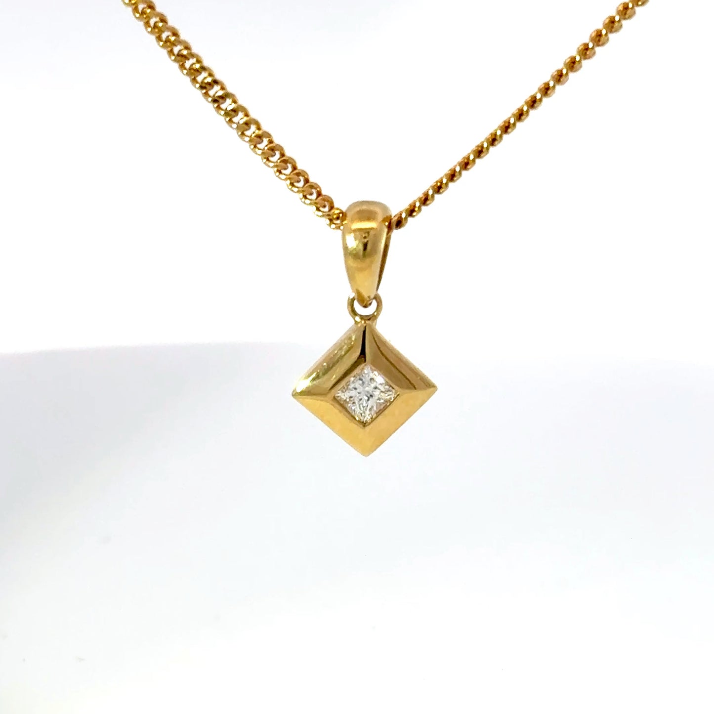 18ct Yellow Gold Princess Cut Diamond Necklace (Pre-Loved)