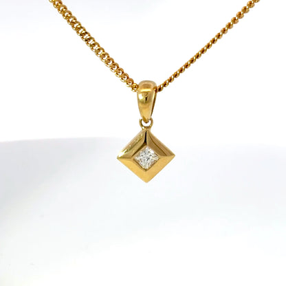 18ct Yellow Gold Princess Cut Diamond Necklace (Pre-Loved)