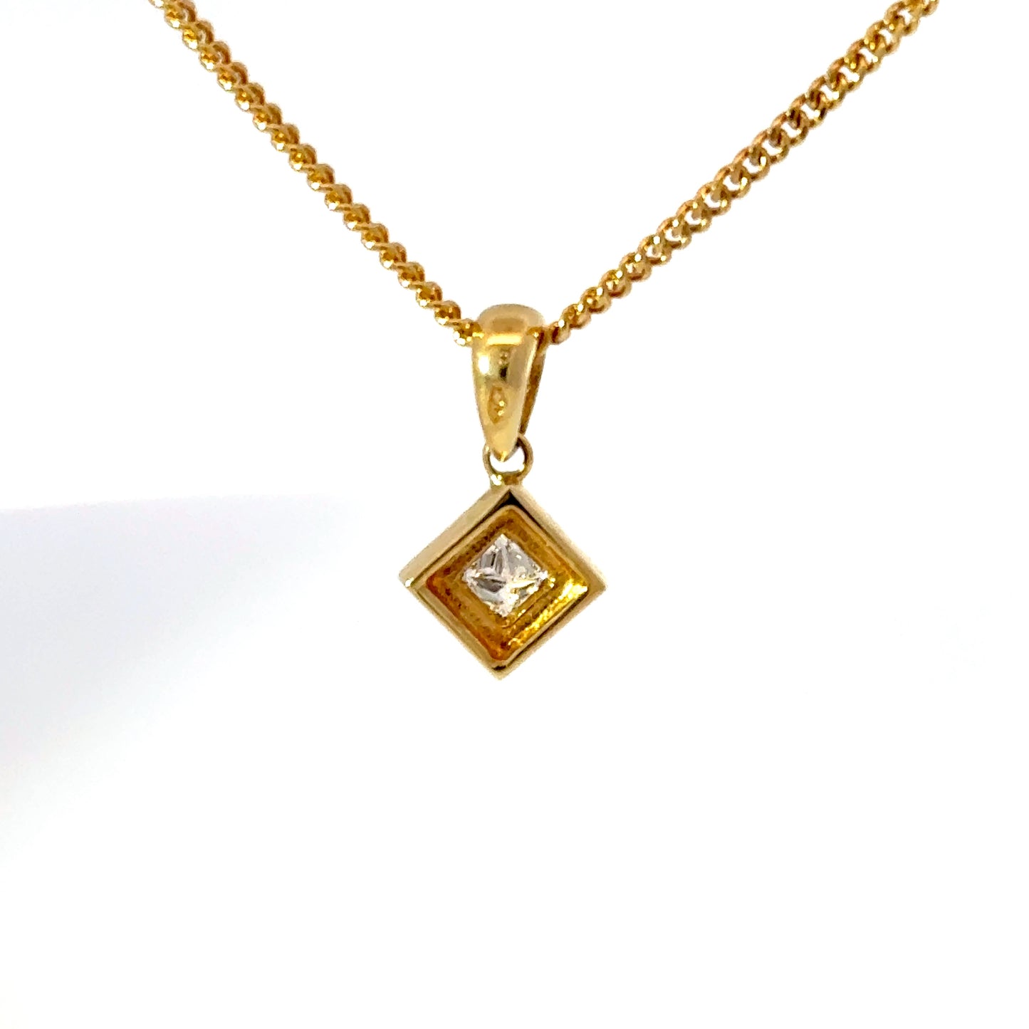 18ct Yellow Gold Princess Cut Diamond Necklace (Pre-Loved)