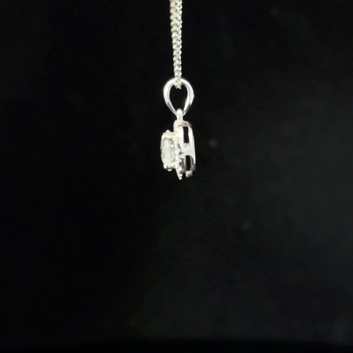 18ct White Gold Diamond Halo Necklace (Pre-Loved), Est. 0.50ct