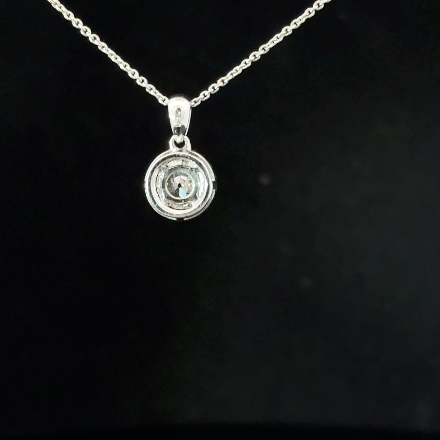 18ct White Gold Diamond Halo Necklace (Pre-Loved), Est. 0.50ct