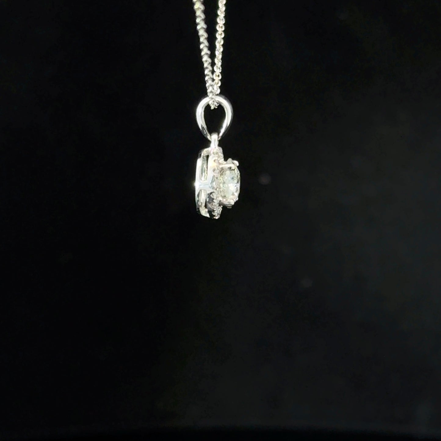 18ct White Gold Diamond Halo Necklace (Pre-Loved), Est. 0.50ct