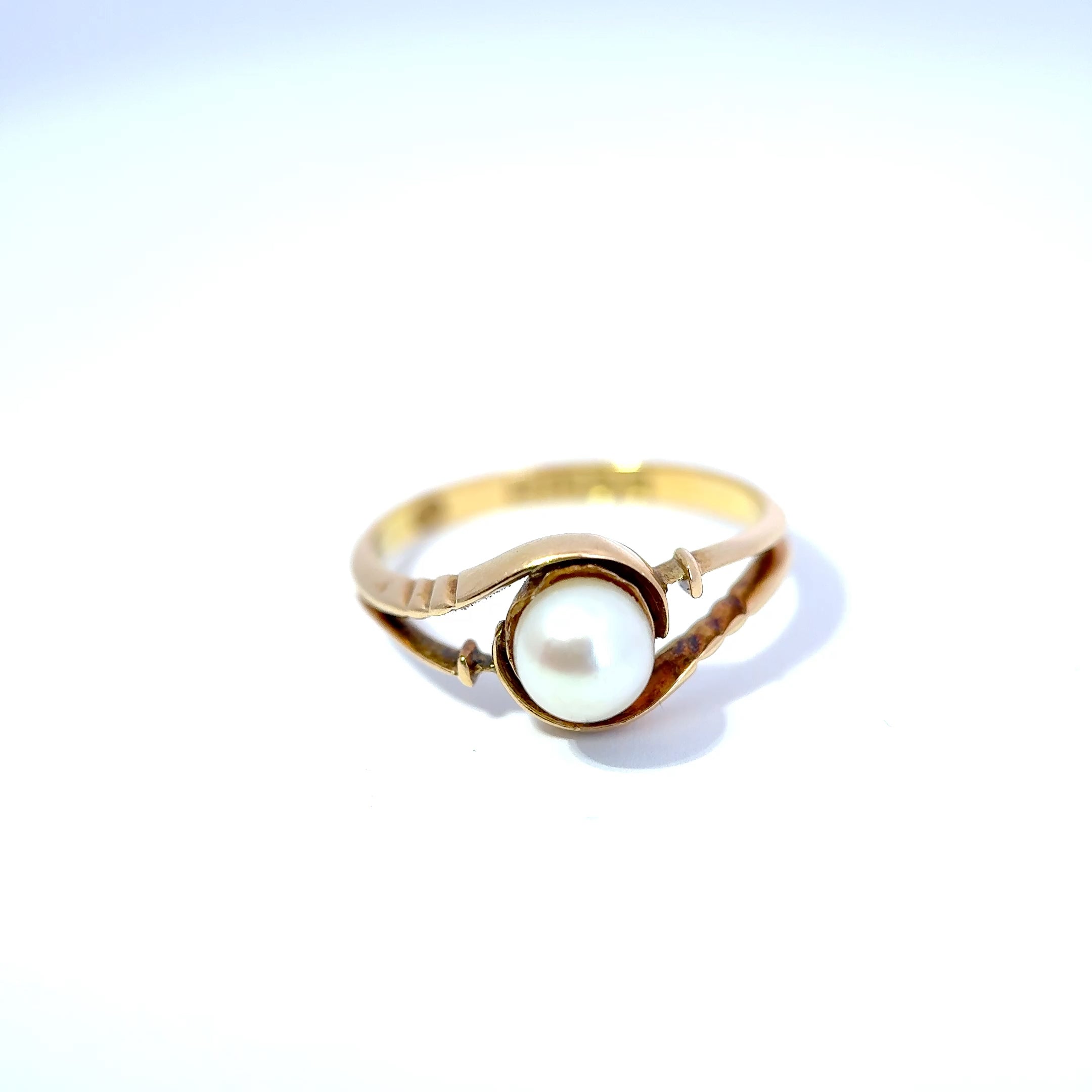 Antique Edwardian 18ct Gold Pearl Crossover Ring