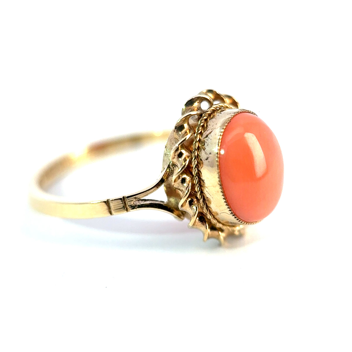 Vintage 9ct Yellow Gold Oval Cabochon Coral Ring, Birmingham 1979