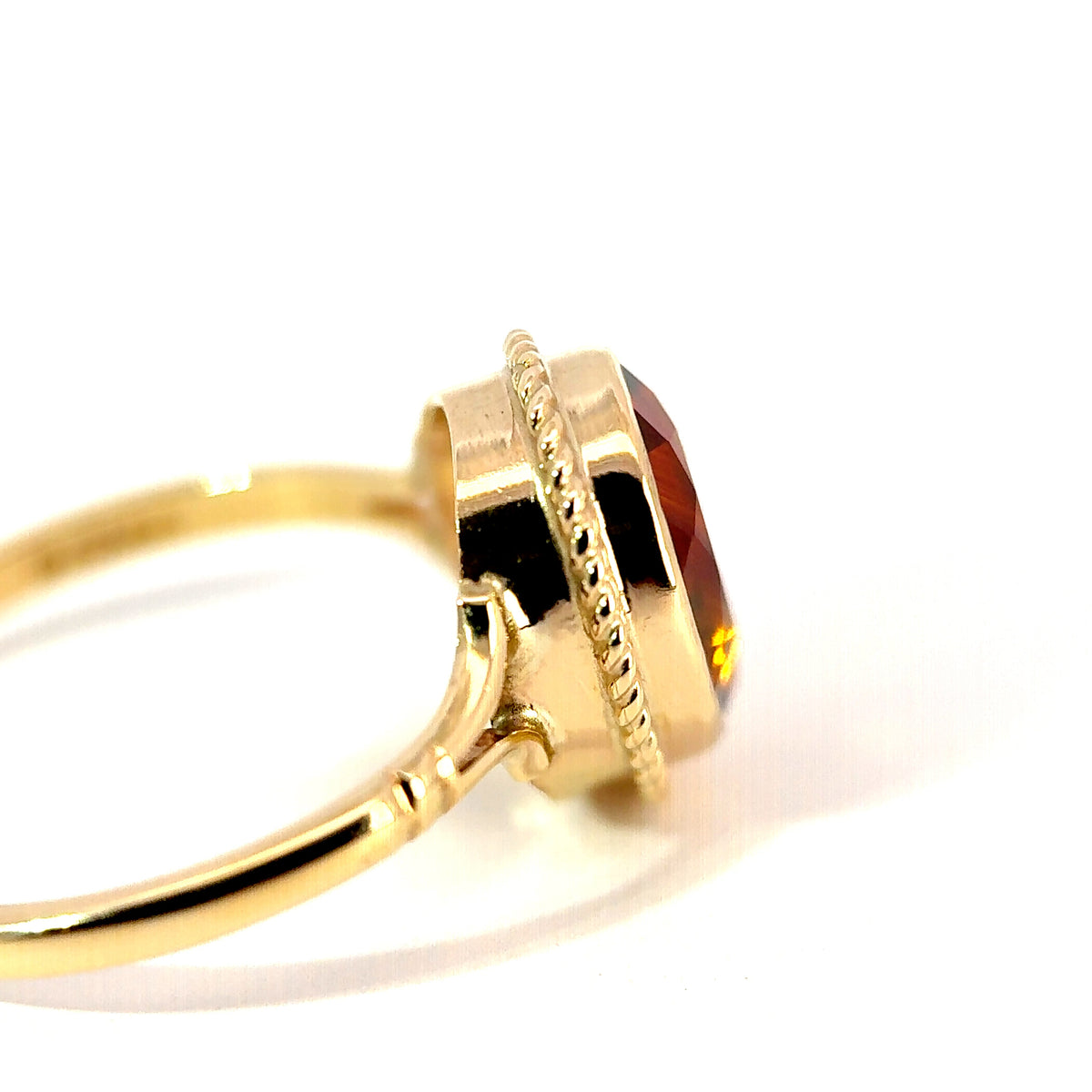 Vintage 9ct Yellow Gold Oval Citrine Ring, London 1977