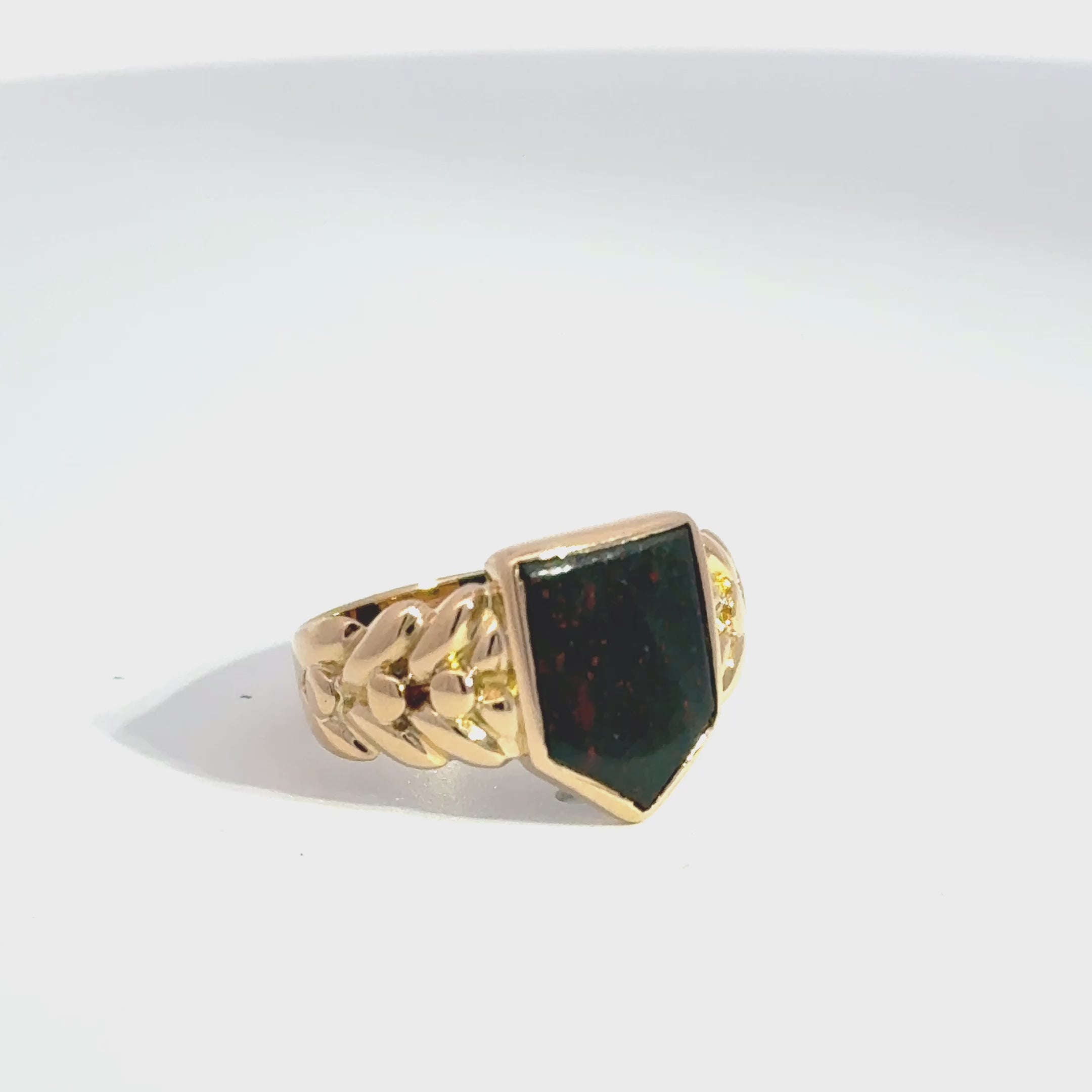 Antique 18ct Gold Shield Bloodstone Signet Ring